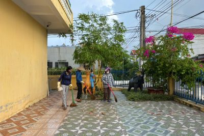 CBGVNV Trường Mầm non Giao Long làm tốt công tác vệ sinh môi trường Xanh-Sạch-Đẹp!