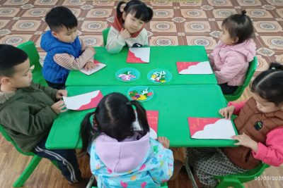 BÉ LÀM THIỆP TẶNG MẸ 8/3-LỚP B3