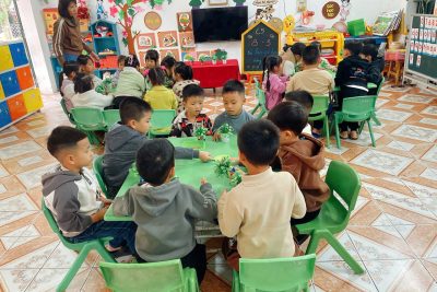 BÉ LÀM GIỎ HOA – LỚP C5