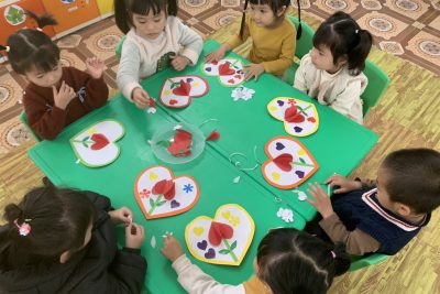 BÉ LÀM THIỆP TẶNG MẸ – LỚP A3